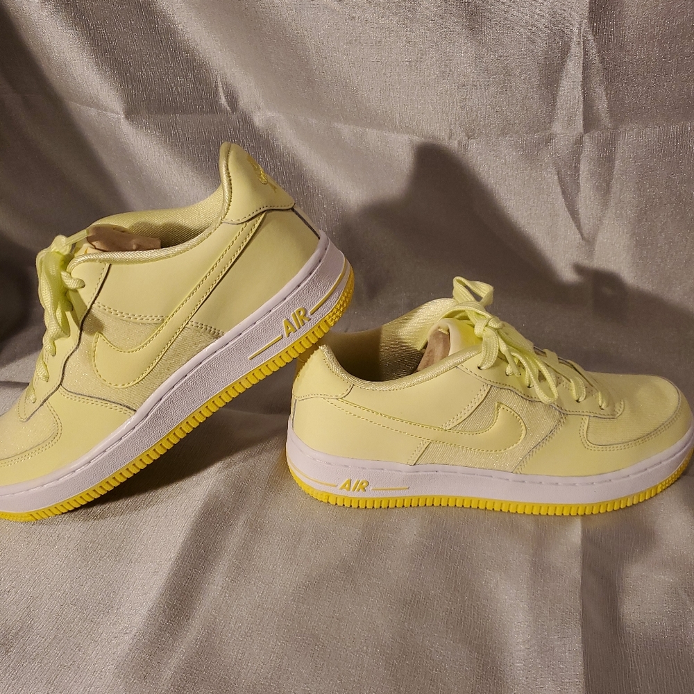 NEW IN BOX NIKE AF1'S SIZE 5.5 Y SIZE 7 WOMENS